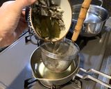 チャーハンと小麦粉を練り合わせて作るうどんの麺作り方7写真