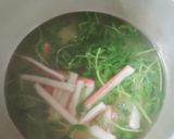 卵美味しい〜豆苗とカニカマの卵スープ作り方3写真