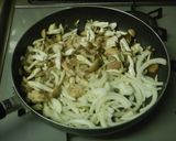 鶏とキノコのワンパン炒め物・すぐ作れておいしい！作り方2写真