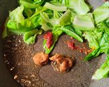 鶏胸肉とキャベツのピリ辛味噌丼作り方2写真