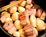 春に食べたい❤ゴロゴロ豚肉と里芋の煮物作り方4写真