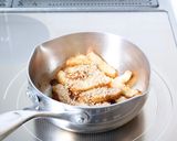 ご飯にも合う【玉ねぎ天（さつま揚げ）のきんぴら】作り方3写真