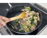 鶏もも肉としめじの塩レモン炒め★動画あり★作り方15写真