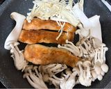 ワンパンで簡単！生鮭とキノコの甘めな照り焼き作り方6写真