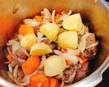 ☆簡単圧力鍋で作るビーフシチュー美味♬作り方2写真