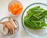 栄養満点♪豚ひき肉とニラの中華スープ作り方1写真