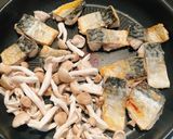 ご飯がすすむ🐾鯖のガリバタぽん酢炒め作り方5写真