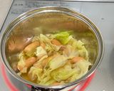 キャベツ🥬とウインナーのコンソメ煮😃作り方2写真