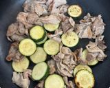 ワンパン◎豚こまとズッキーニのポン酢炒め作り方2写真