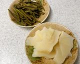 わらびとたけのことささみの塩麹炒め作り方1写真