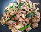 簡単夕飯主菜小松菜茸と豚こまバター醬油炒め肉料理作り方6写真