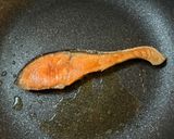 簡単！生鮭で作る鮭レタスチャーハン作り方3写真