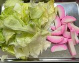 簡単！かまぼことレタスの醤油バター炒め♪作り方2写真