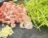 豆苗と豚バラの塩レモンにんにく炒め作り方1写真