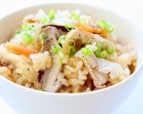 どんどん加えて【豚椎茸の炊き込み塩麹ご飯作り方3写真