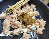 なめたけで味付けする鶏そぼろ♪作り方3写真