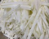居酒屋さんの大根サラダ作り方1写真