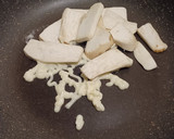 エリンギ鯨肉のマヨネーズ炒め作り方1写真