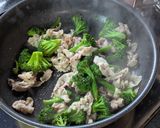食欲UP！ブロッコリーと豚肉ガリバタ炒め作り方5写真