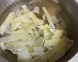 筍の甘皮とわかめのお味噌汁♪作り方3写真