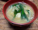 鶏もも肉ともやしとニラの味噌汁　ダシが利いてるよ作り方7写真