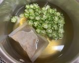 美活⭐︎モロヘイヤとオクラのにんにくスープ作り方4写真