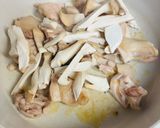 鶏もも肉とほうれん草、きのこのパスタ🍝作り方4写真
