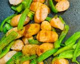 お弁当にも！ピーマンとウィンナーのカレー炒め作り方3写真