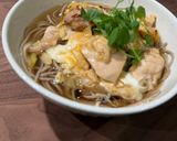 ほっこり美味しい！焦がしネギと鶏肉の親子そば作り方5写真