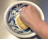 チャーハンと小麦粉を練り合わせて作るうどんの麺作り方4写真