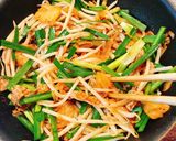 ご飯がすすむ♪豚もやしキムチのふんわり卵作り方4写真