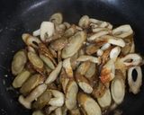 旨味たっぷり♡ごぼうときのこの旨みそ炒め作り方3写真