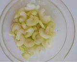 中華風♪セロリとわかめの卵スープ作り方1写真