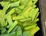 ゴマ油香る！豚肉とニラのスタミナスープ作り方1写真