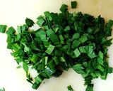 生ニラ焼きそば鮒寿司の飯風味　ハーブ添え作り方1写真