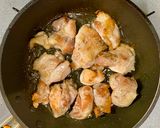 鶏もも肉とオクラのニンニク炒め作り方3写真