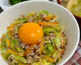 春キャベツと豚ミンチの彩り丼♪作り方4写真