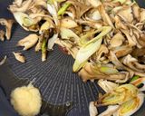 舞茸と長ねぎの生姜マヨ炒め作り方4写真