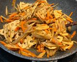 【作り置きに】根菜とこんにゃくのおかかきんぴら作り方3写真