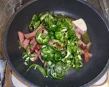 チャーシューピーマンのガリバタ焼きうどん作り方2写真