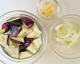 温活♡豚ひき肉となすのカレーみそ汁作り方1写真