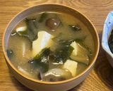 豆腐とぶなしめじとワカメの味噌汁作り方4写真