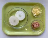 ベジ♪とろ～り新玉ねぎのツナチーズ焼き作り方1写真