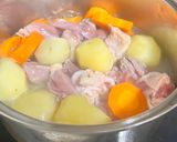 新玉葱と新じゃがが旨い♡鶏肉DE肉じゃが作り方2写真