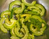 簡単🌟ゴーヤとなすの味噌炒め作り方1写真