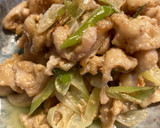 鶏皮と長葱の胡麻マヨ炒め作り方5写真