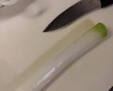 カリフラワー芯と長ネギの汁物作り方1写真