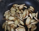 旨味たっぷり♡ごぼうときのこの旨みそ炒め作り方2写真