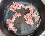 ブロッコリーの茎と豚肉の炒め物作り方1写真