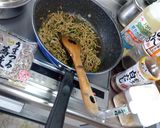 サバ味噌煮缶と豆苗のサラダ作り方2写真